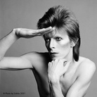 La leggenda di David Bowie in cento scatti. Heroes - Bowie by Sukita