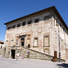 Nobili palazzi e divine ville nelle giocose terre del lago Trasimeno tra Umbria e Toscana