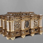 Cofano, Venezia, circa 1600. Cristallo di rocca, legno dipinto e dorato, argento dorato, rame argentato Lisbona, Museu Nacional de Arte Antiga