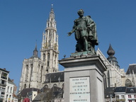 immagine di Anversa • Groenplaats e statua di Pieter Paul Rubens