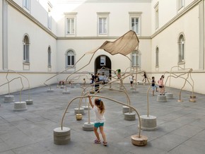 mostra Temitayo Ogunbiyi. Giocherai nel quotidiano, correndo - Temitayo Ogunbiyi