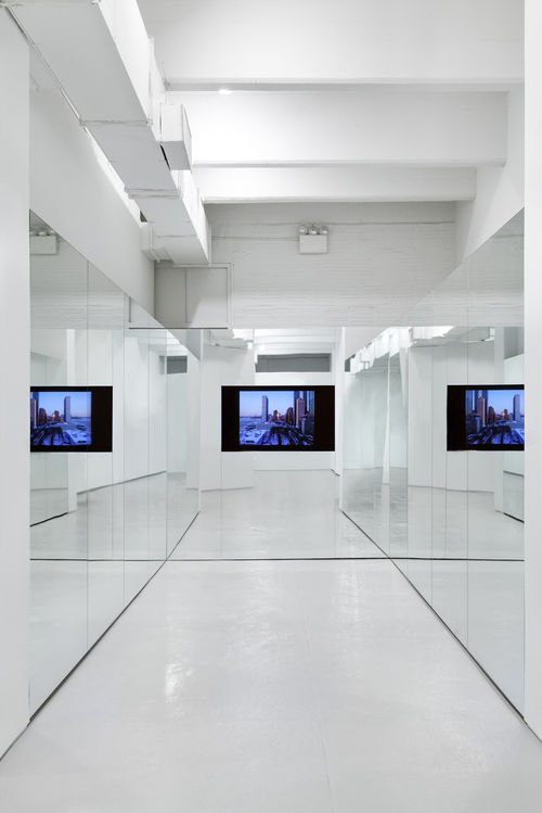 Hamilton: A Film by Liam Gillick, 2014 (still da video). Collezione Maja Hoffmann