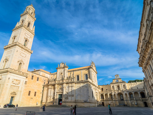 Vista di Piazza del Duomo con la Cattedrale a Lecce  | Foto: Eddy Galeotti / Shutterstock.com