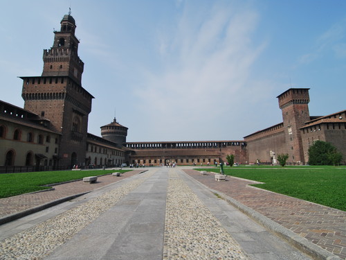 Un'ampia veduta del Castello Sforzesco | Foto: Chensiyuan (Chensiyuan), via Wikimedia Creative Commons