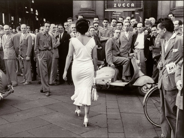 Mario De Biasi, <em>Gli italiani si voltano, Moira Orfei</em>, 1954 © eredi di Mario De Biasi