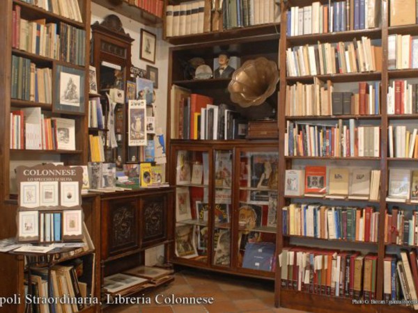 Libreria Antiquaria Colonnese a Napoli - Libreria - Itinerari