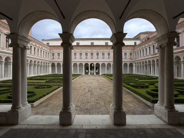 Per chiostri e giardini in cerca di fresco