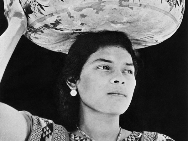Tina Modotti, <em>Donna di Tehuantepec</em>, Messico, 1929 ca.
